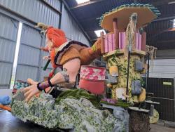 Praalwagen met bewegende schepen - thema viking