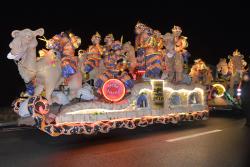 Carnavalswagens + kostuums: kamelen & olievaten