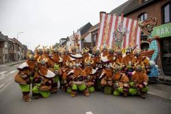 Praalwagen met bewegende schepen - thema viking