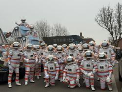Kostuums thema 'Astronauten' en Carnavalswagen (ruimteschepen)