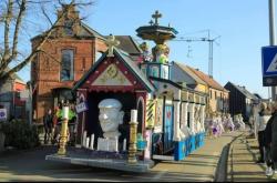 Carnavalswagen + kostuums te koop