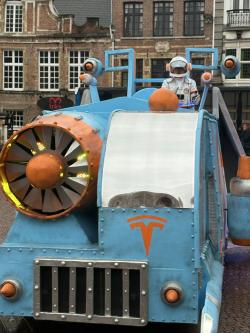 Kostuums thema 'Astronauten' en Carnavalswagen (ruimteschepen)